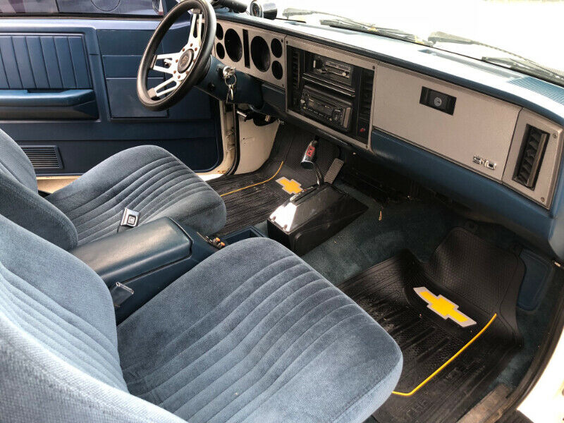 Illustration for article titled At $5,500 Canadian, Could You Find Common Ground With This Custom 1985 Chevy S10 Pickup?